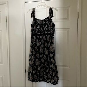 abercrombie and fitch black and grey dress with a floral pattern 🖤💐